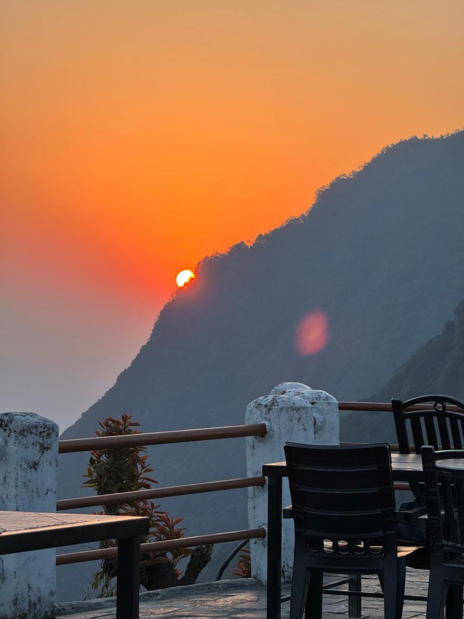 Es Deurali Resort Pokhara Esterno foto