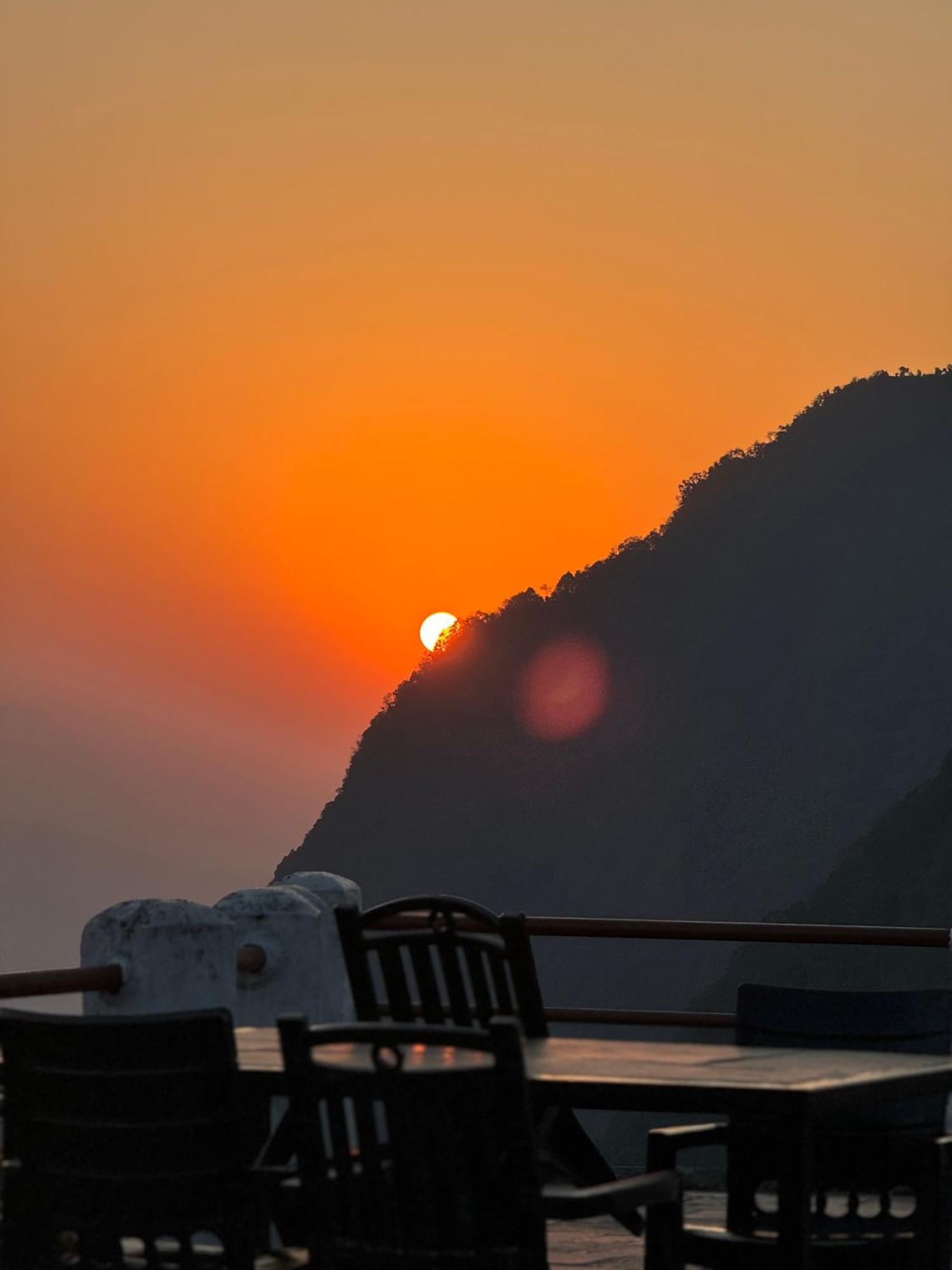 Es Deurali Resort Pokhara Esterno foto